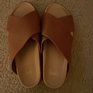 Beek sandals sz.9 NWOT